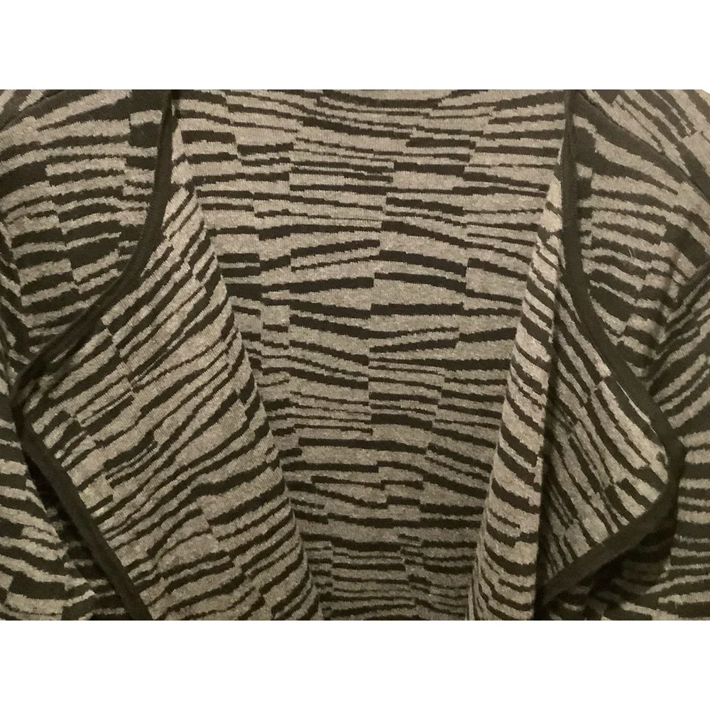 🛍️ 2/$25 EUC Vince Camuto Zebra Open Front Long Black Striped Cardigan Womens XL